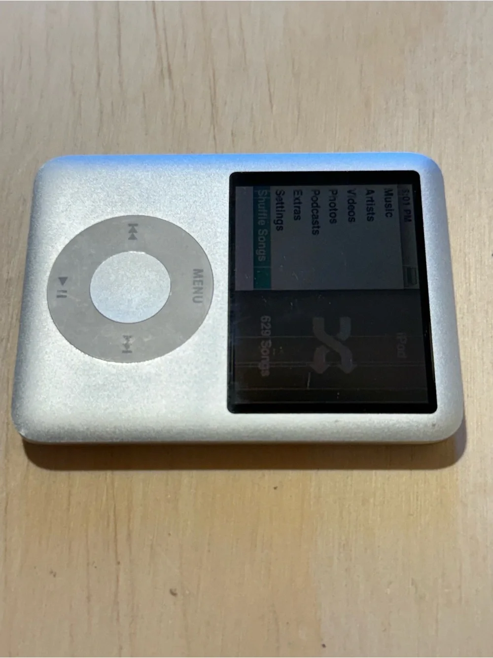 iPod Nano A1236 4GB Silver Tested Battery 8-10Hr w/Charg-629Songs Read Info Blw!